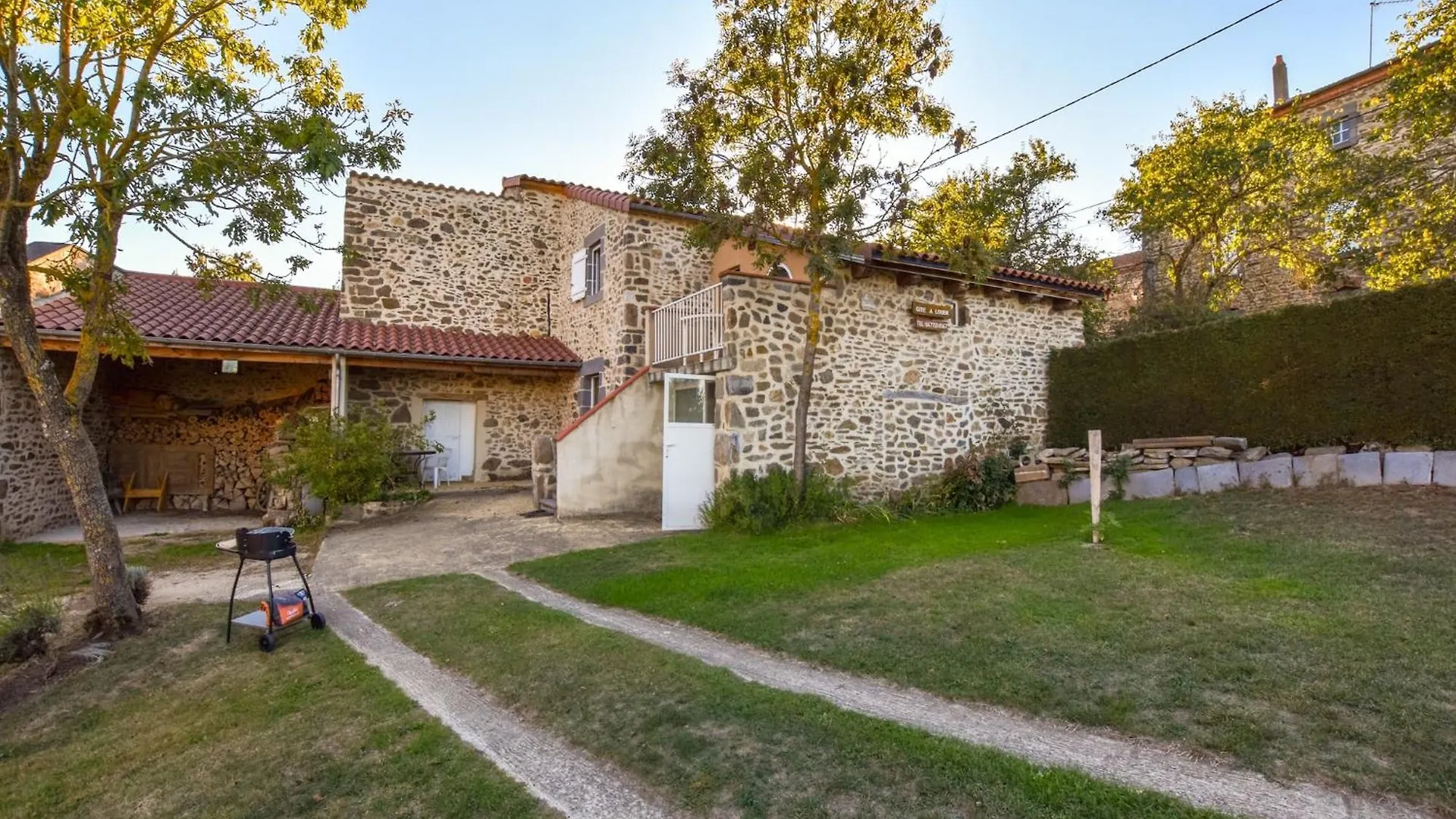 Holiday Home In Saint Beauzire With Garden And Private Terrace Saint-Beauzire (Haute-Loire)