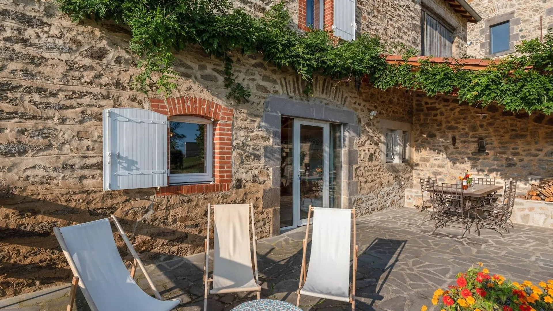 Holiday Home In Saint Beauzire With Garden And Private Terrace 0*, Saint-Beauzire (Haute-Loire) France