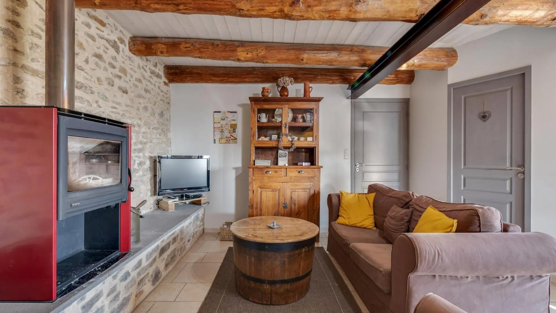 Holiday Home In Saint Beauzire With Garden And Private Terrace 0*, Saint-Beauzire (Haute-Loire)