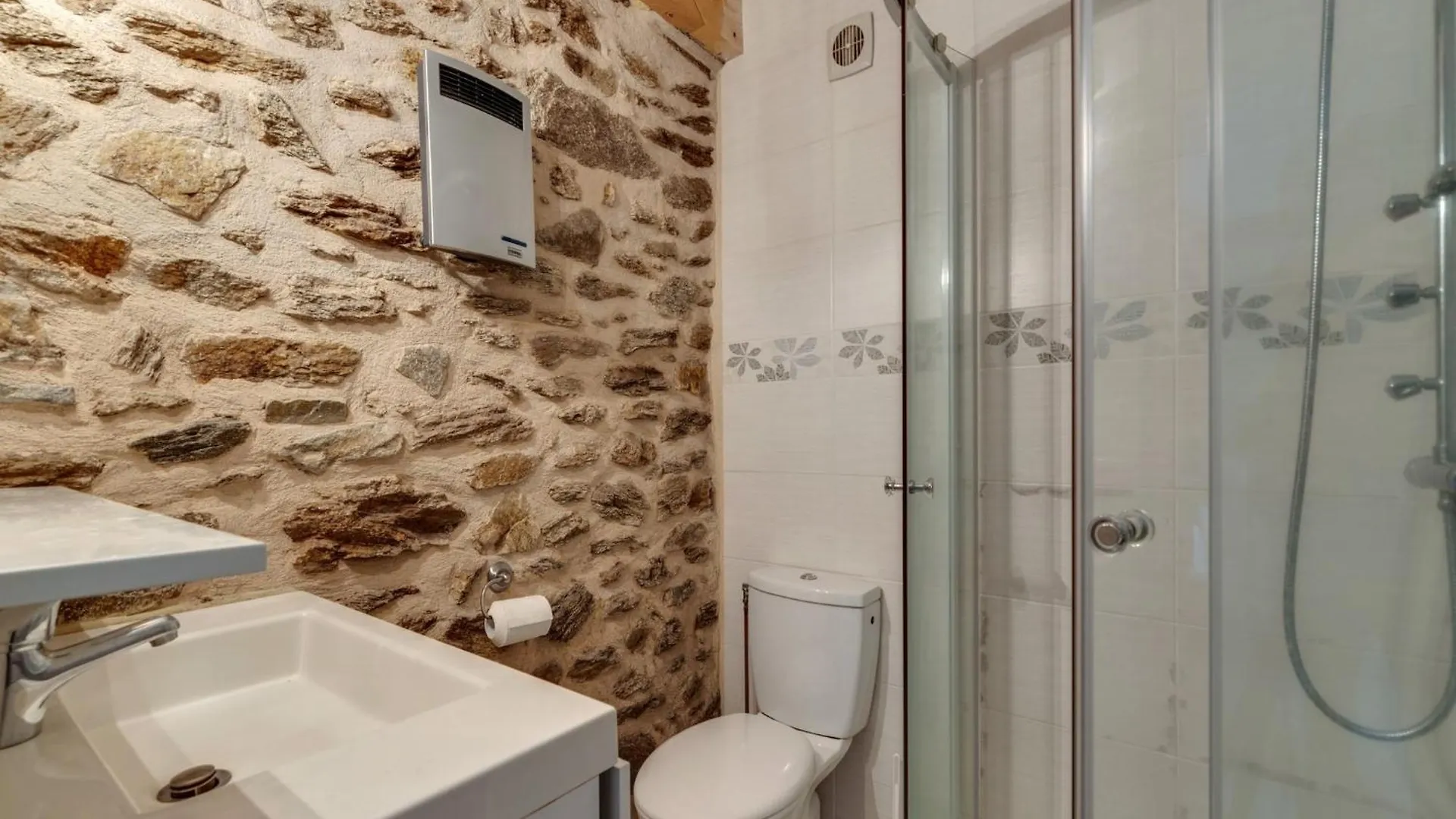Holiday Home In Saint Beauzire With Garden And Private Terrace 0*, Saint-Beauzire (Haute-Loire) France